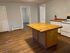 18 Central St in Windsor, VT - Building Photo - Building Photo