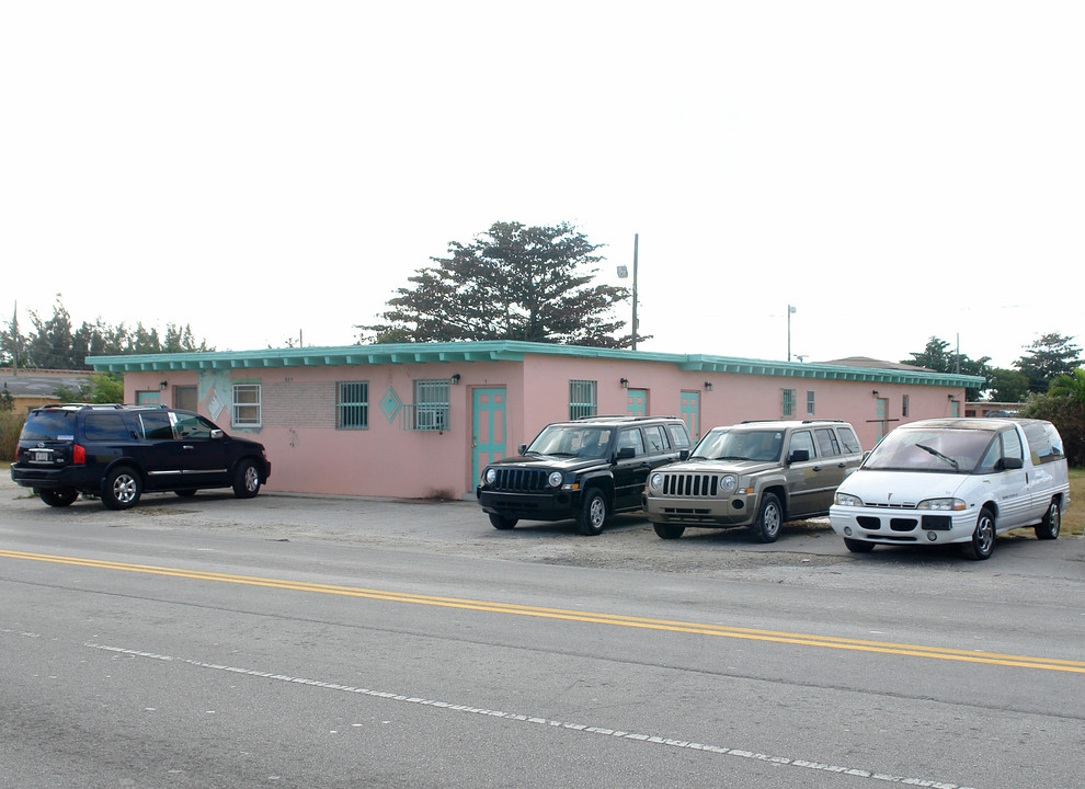 529 Lucy St in Homestead, FL - Building Photo