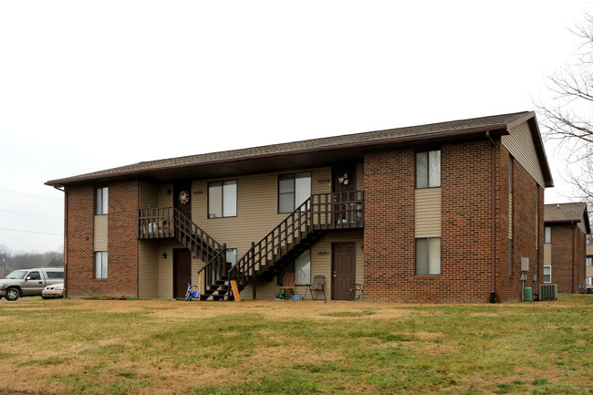 Tudor Manor in Newburgh, IN - Building Photo - Building Photo