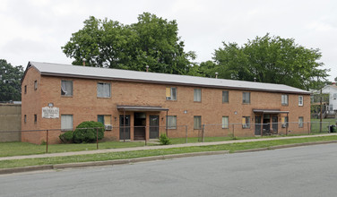 Beverly Apartments in Richmond, VA - Building Photo - Building Photo