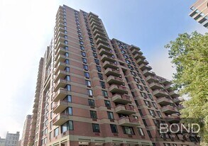 1040-40 River Rd in New York, NY - Building Photo