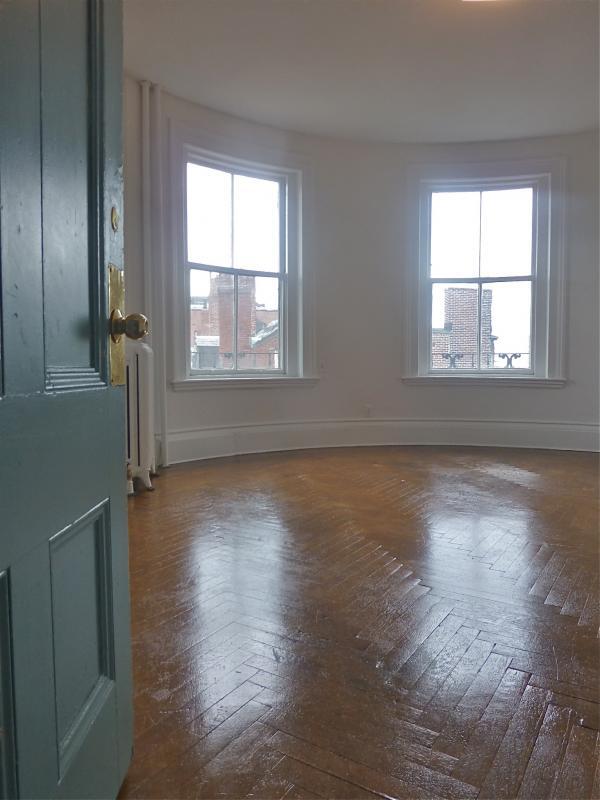 180 Adams St, Unit #403 in Newton, MA - Foto de edificio - Building Photo