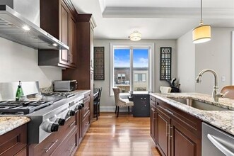 250 Henley Pl in Weehawken, NJ - Building Photo - Building Photo