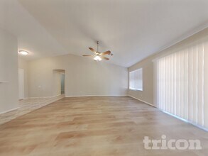 8605 West Campbell Ave in Phoenix, AZ - Foto de edificio - Building Photo