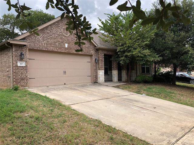 817 Summer Oaks Dr in Denton, TX - Building Photo