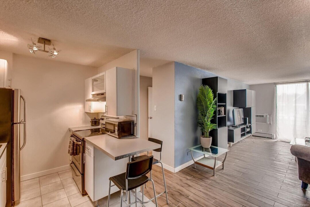 4800 Hale Pkwy in Denver, CO - Building Photo