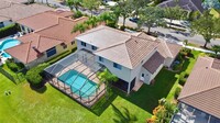 217 Landings Blvd in Weston, FL - Foto de edificio - Building Photo