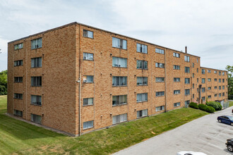 Cedar Tower in Cincinnati, OH - Building Photo - Building Photo