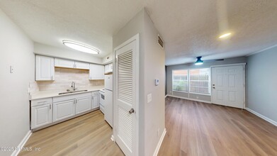 2887 Post St in Jacksonville, FL - Foto de edificio - Building Photo