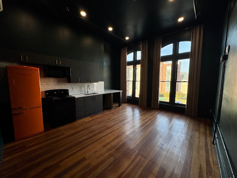 215 N Main St in Urbana, OH - Foto de edificio