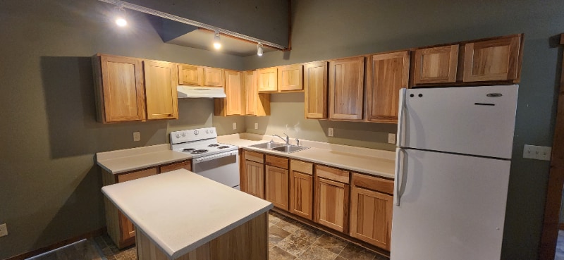 112 S Douglas St in Glendive, MT - Building Photo