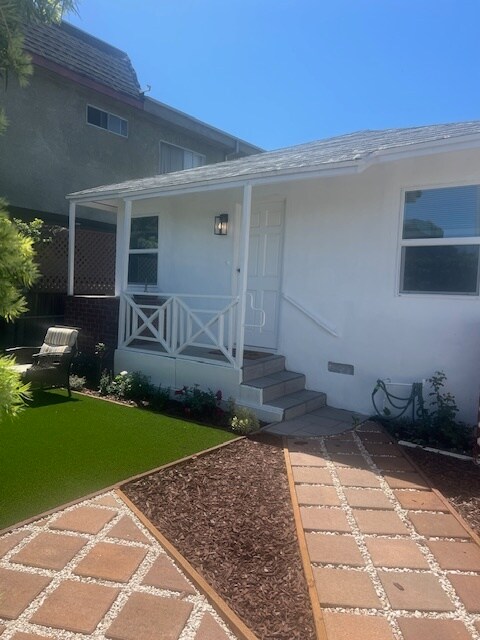 2575 S Barrington Ave in Los Angeles, CA - Foto de edificio