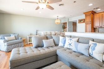 1502 Sand Dollar Ct in Kure Beach, NC - Foto de edificio - Building Photo
