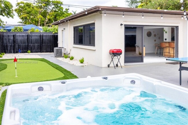 1700 SW 64th Ave in Miami, FL - Building Photo - Building Photo