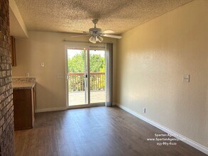 15818 Elm St E, Unit B in Sumner, WA - Building Photo - Building Photo
