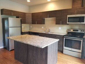 517 Oso Berry St NW, Unit 103 in Olympia, WA - Building Photo - Building Photo