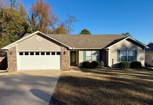 1052 Highland Blvd in Cabot, AR - Building Photo