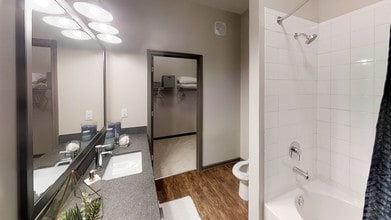 Bluebird Row Apartments in Chattanooga, TN - Building Photo - Building Photo