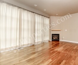 2344 Yakima Ct in Tacoma, WA - Building Photo - Building Photo
