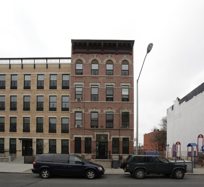 299-303 Jefferson St in Brooklyn, NY - Building Photo - Building Photo