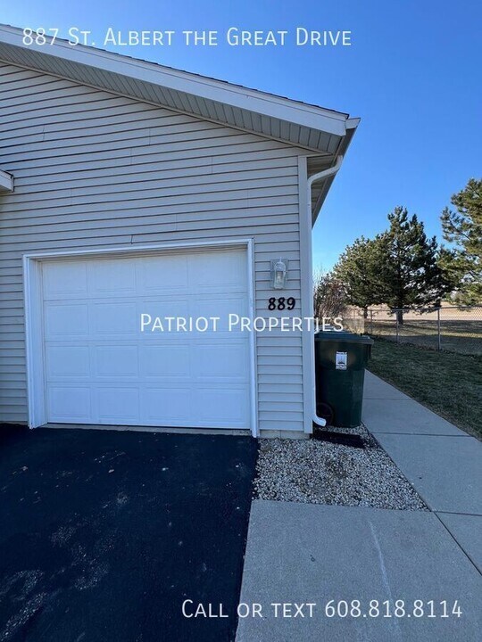 887 St Albert the Great Dr in Sun Prairie, WI - Building Photo