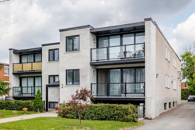 3967 Du Souvenir Ch in Laval, QC - Building Photo - Primary Photo