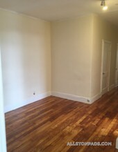 1284 Commonwealth Ave, Unit 7 in Boston, MA - Foto de edificio - Building Photo