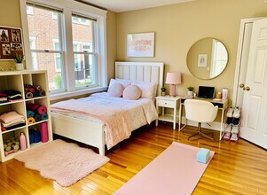 76 Egmont St, Unit 4 in Brookline, MA - Building Photo - Building Photo