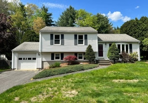 257 Ellendale Cir in Springfield, MA - Building Photo