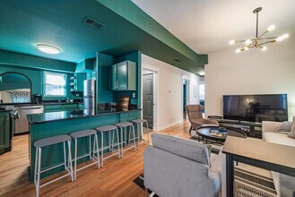 1016 W Dakin St in Chicago, IL - Building Photo - Building Photo