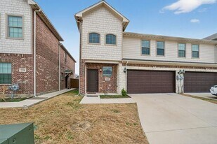 1142 Mahmoud Egal Dr in Irving, TX - Building Photo