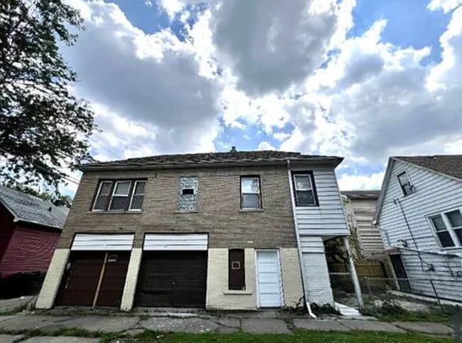 property at 8601 S Kingston Ave