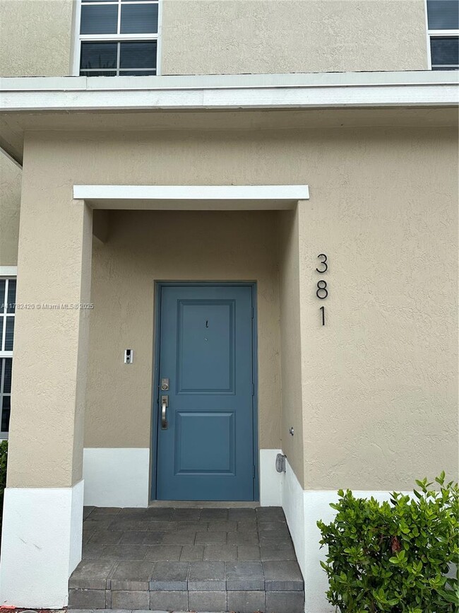 381 NE 5th Pl in Florida City, FL - Building Photo - Building Photo