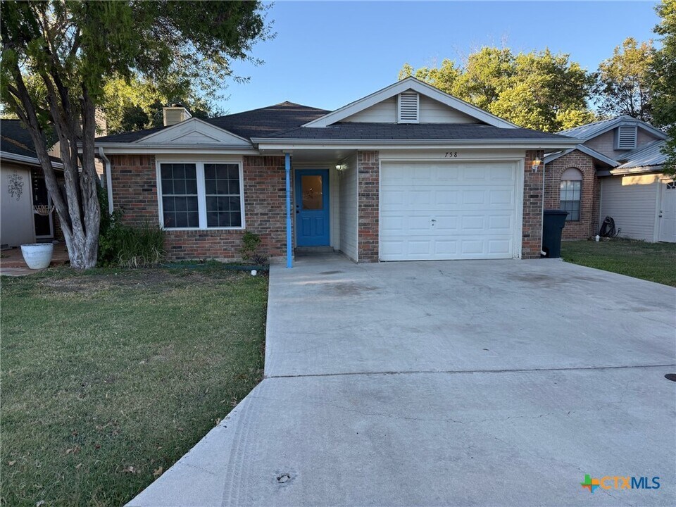 758 Briarbend Dr in New Braunfels, TX - Building Photo