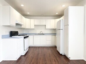 548 Brooks St-Unit -B in Oceanside, CA - Building Photo - Building Photo