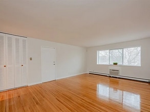 2456 East Ave in Rochester, NY - Foto de edificio - Building Photo