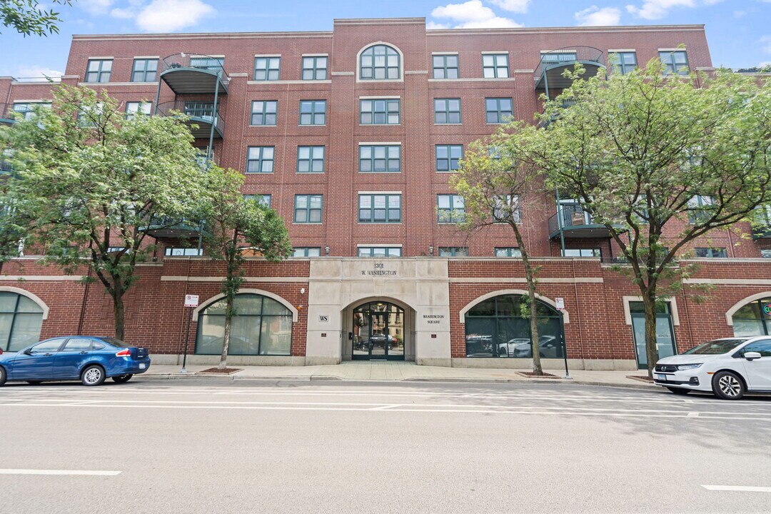 1301 W Washington Blvd in Chicago, IL - Building Photo