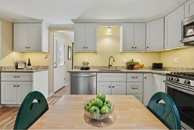 76 Homeward Ave in Uxbridge, MA - Building Photo - Building Photo