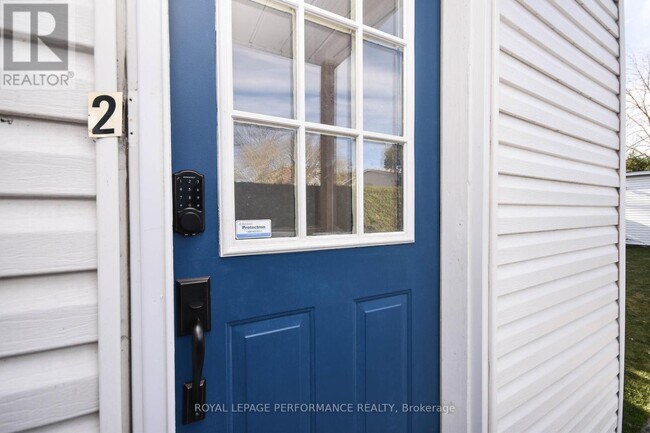 296 Altha Ave in Ottawa, ON - Building Photo - Building Photo