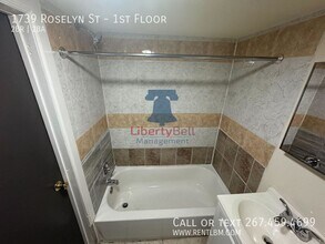 1739 Roselyn St-Unit -1st Floor in Philadelphia, PA - Foto de edificio - Building Photo