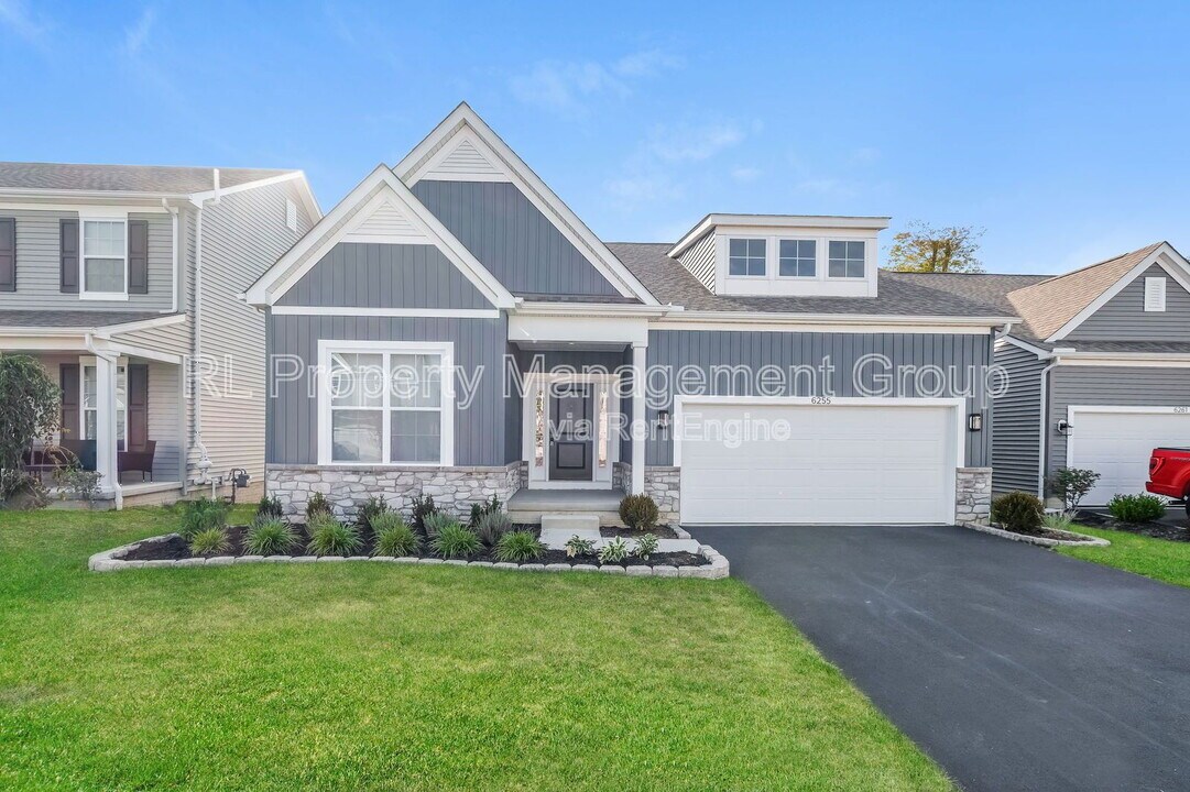 6255 Callisburg Dr in Westerville, OH - Building Photo