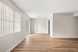 Breeze Apartments in Gulf Breeze, FL - Building Photo - Building Photo