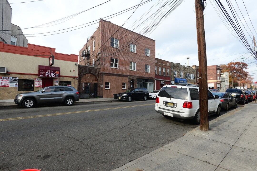 341-343 Palisade Ave in Cliffside Park, NJ - Building Photo