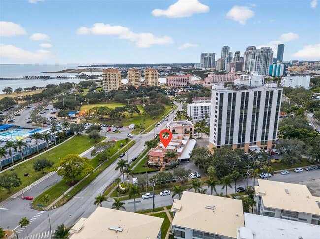 property at 922 N Shore Dr NE