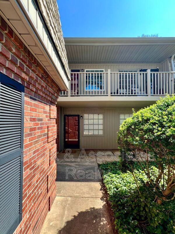 property at 3816 Country Club Rd