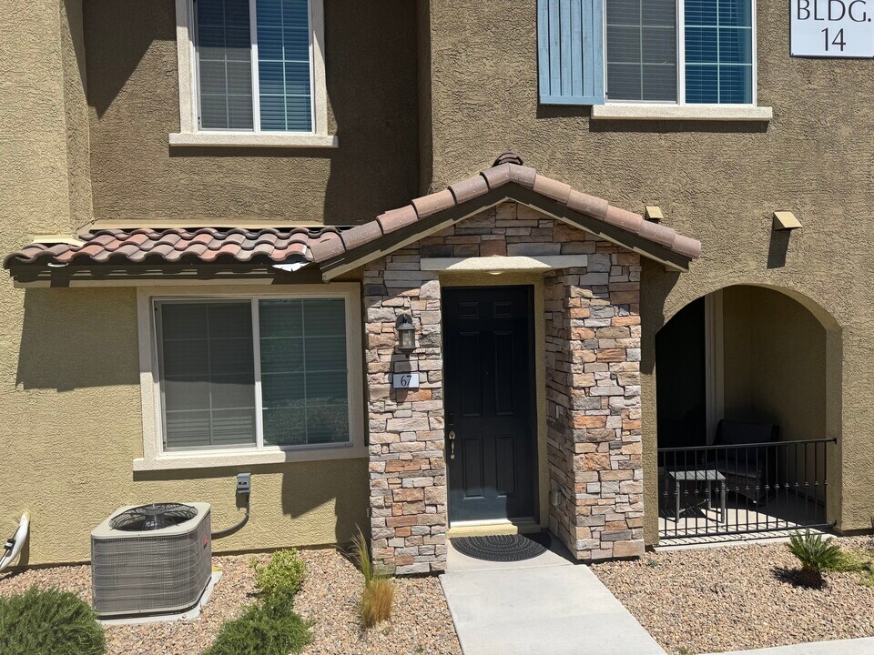25 Barbara Ln, Unit #67 in Las Vegas, NV - Building Photo