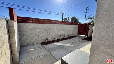 5527 W 83rd St in Los Angeles, CA - Building Photo - Building Photo