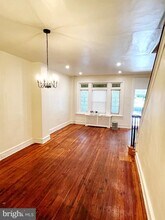 2413 S 64th St in Philadelphia, PA - Foto de edificio - Building Photo