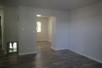 3740 Astoria St-Unit -3 in Sacramento, CA - Building Photo - Building Photo