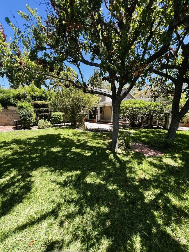4237 Heather Rd in Long Beach, CA - Building Photo - Building Photo